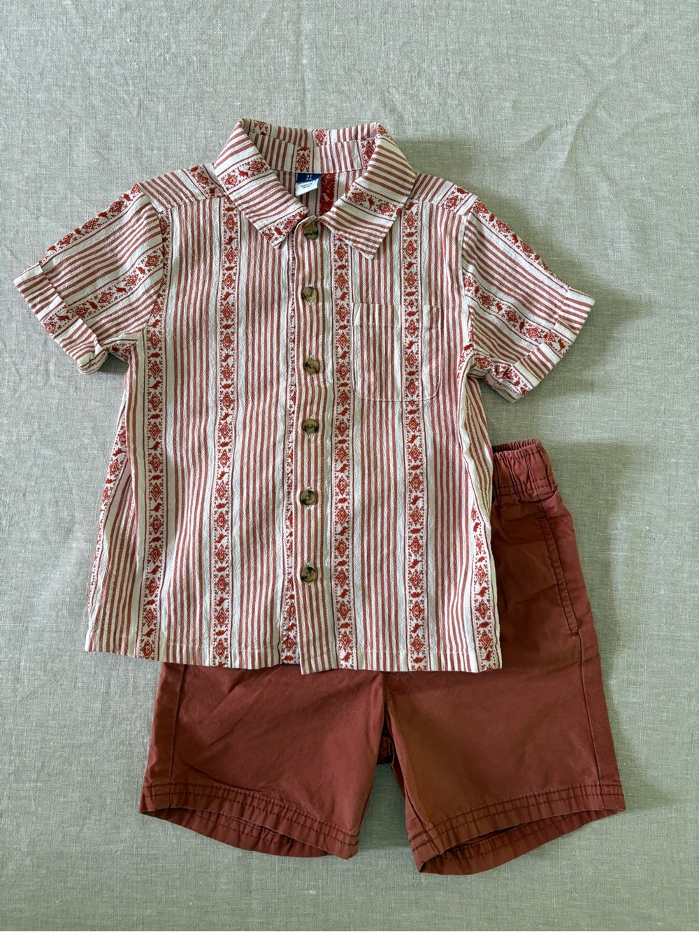 🦖 Toddler Boy’s Short Sleeve Button-Up Shirt in Rust & Cream